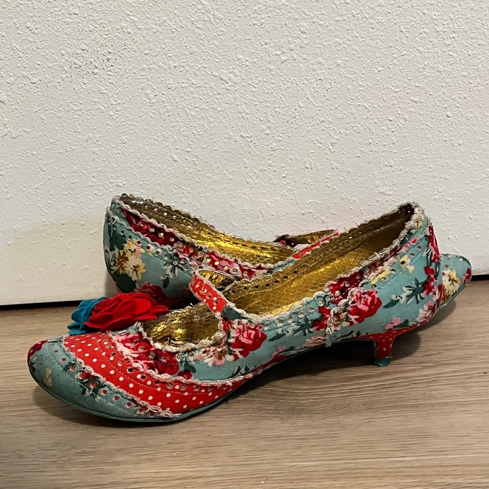 Floral Mary Jane Shoes with Red and Blue Accents - Picture 5 of 5